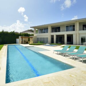 Vista desde Piscina a Villa min