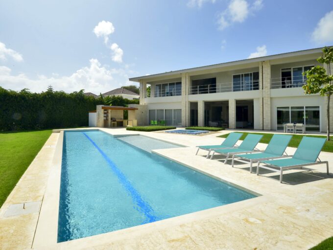 Vista desde Piscina a Villa min